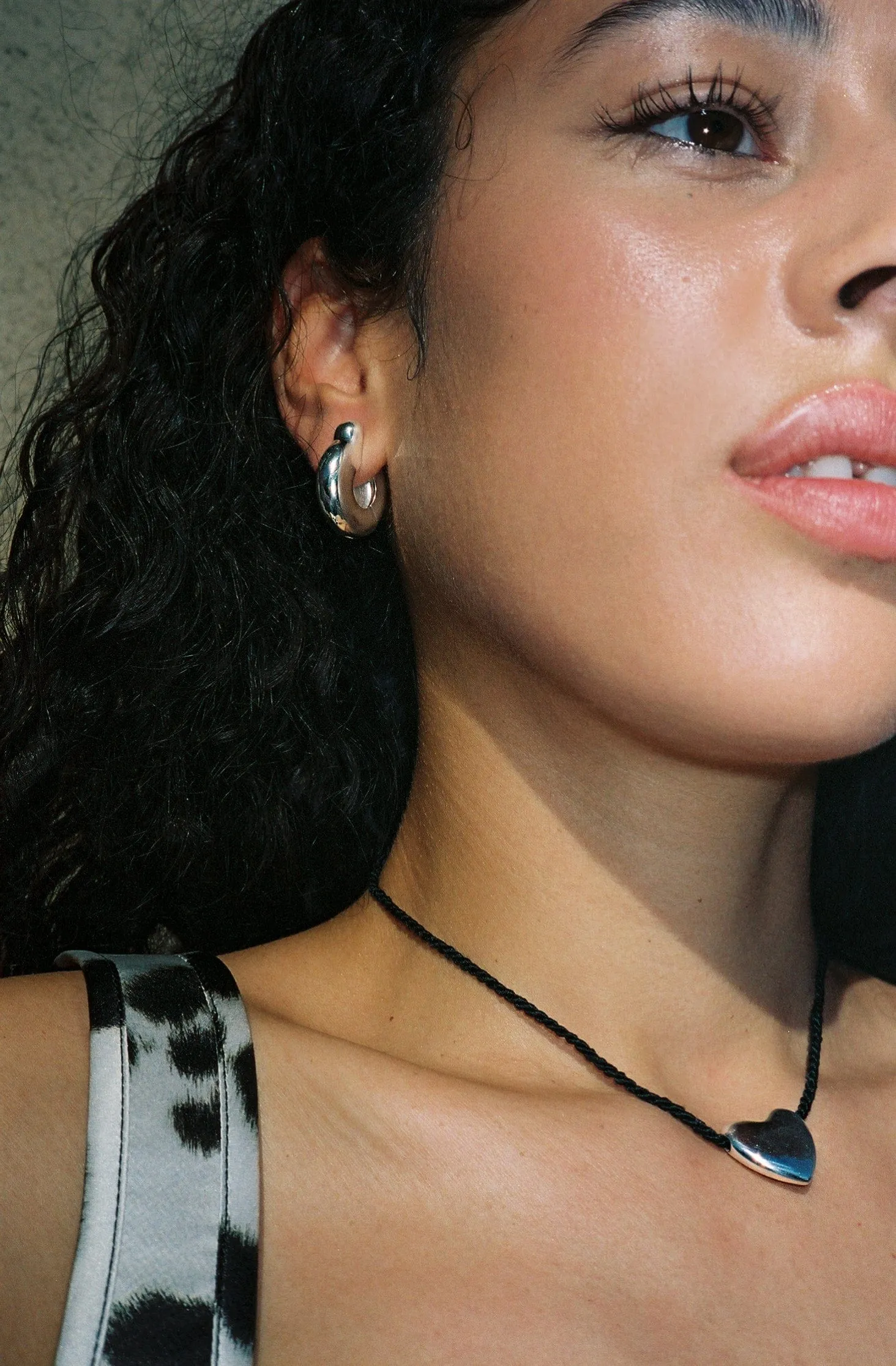 Large Ample Hinge Hoops