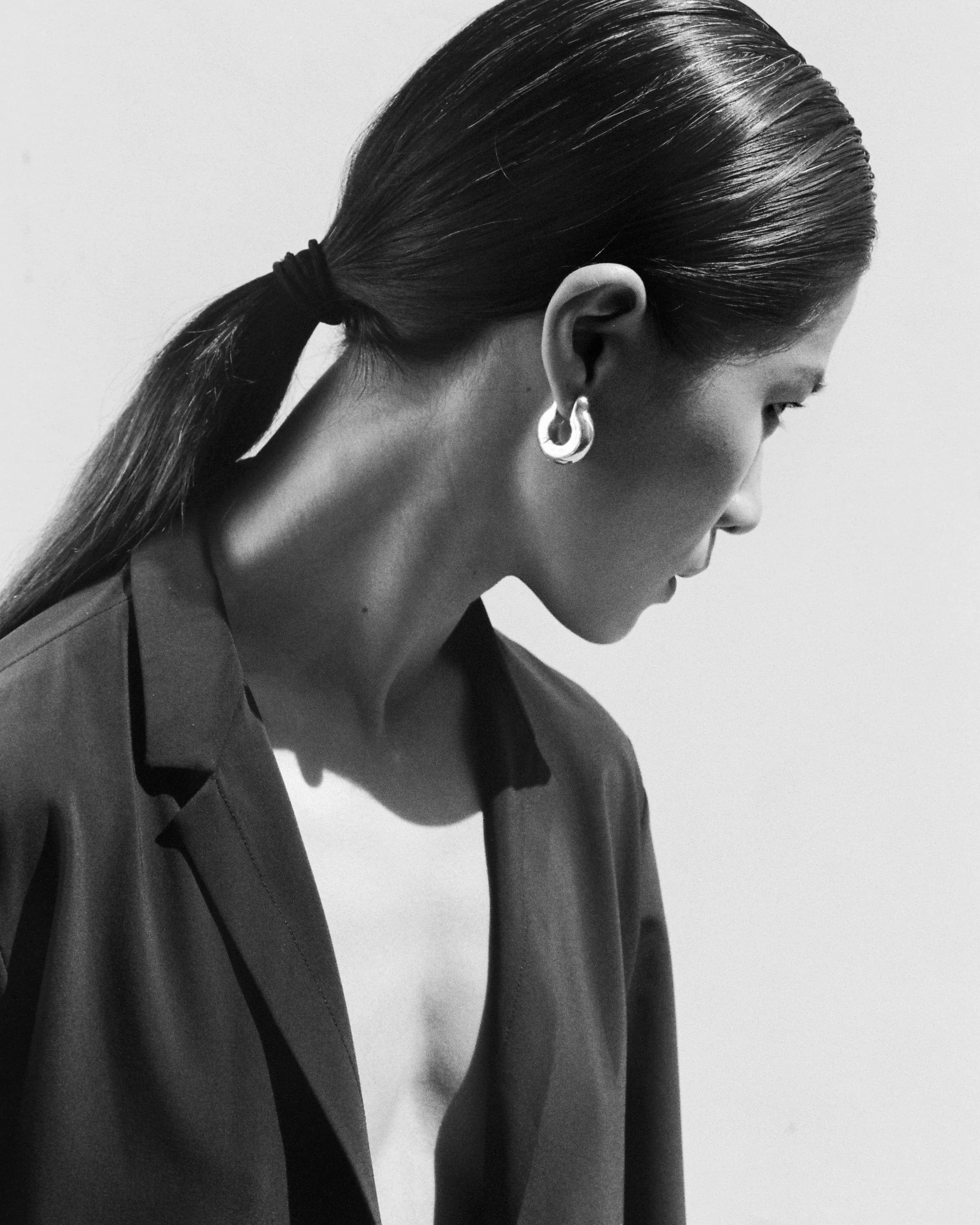 Large Ample Hinge Hoops